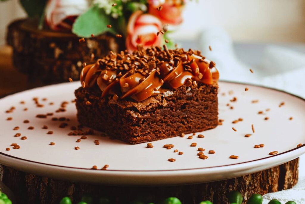 Sobremesa de incrível esse brownie de doce de leite com amendoim, não vai sobrar nadinha!