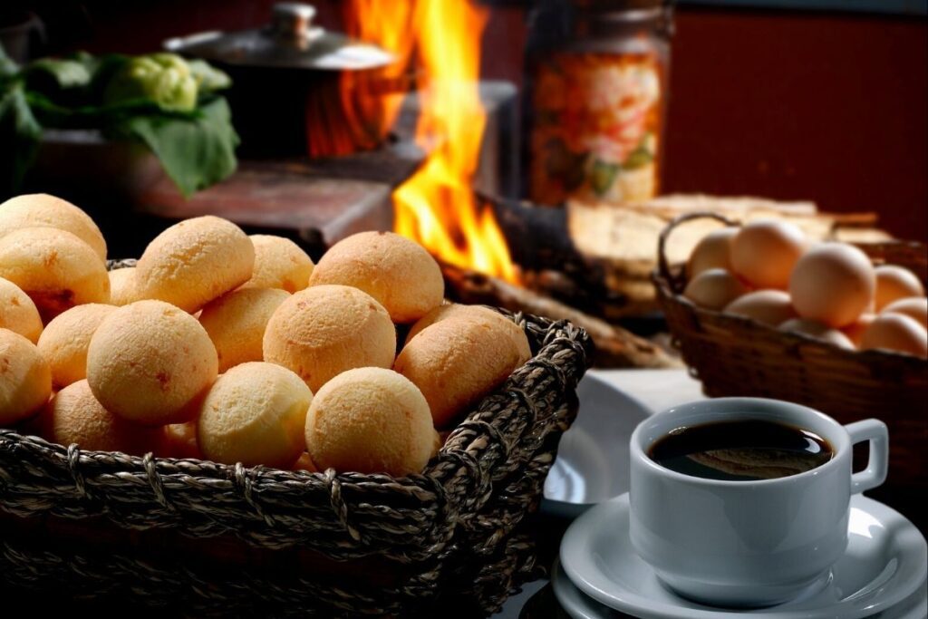 O Pão de Queijo Mineiro é uma das delícias mais famosas e queridas da culinária brasileira.