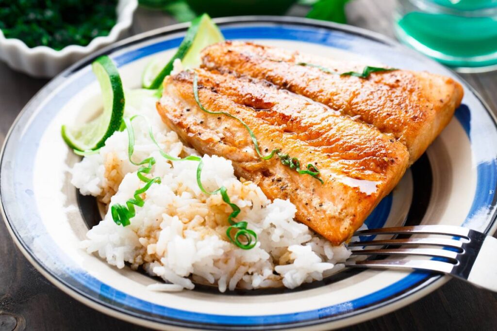 Esse salmão com arroz de coco é muito simples e fácil de fazer, você vai adorar!
