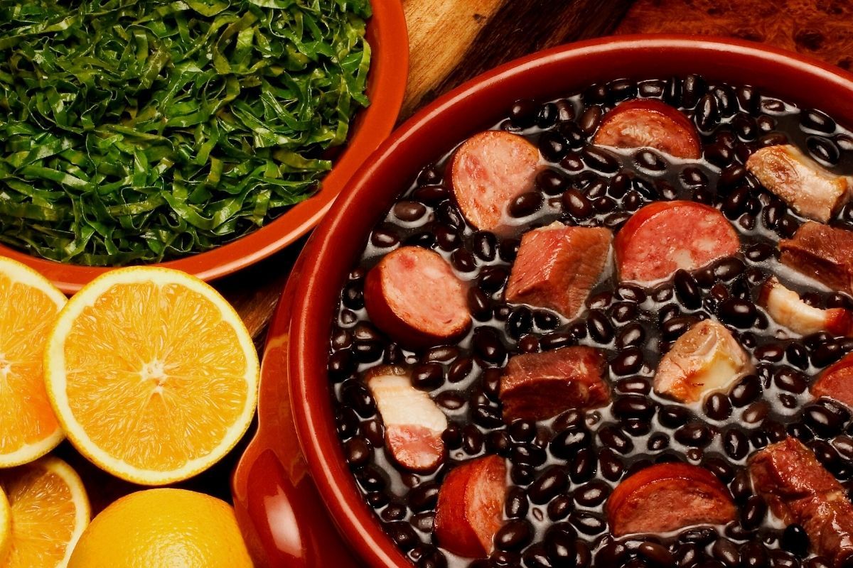 Saborosa Feijoada de Porco: O Prato Típico Brasileiro!