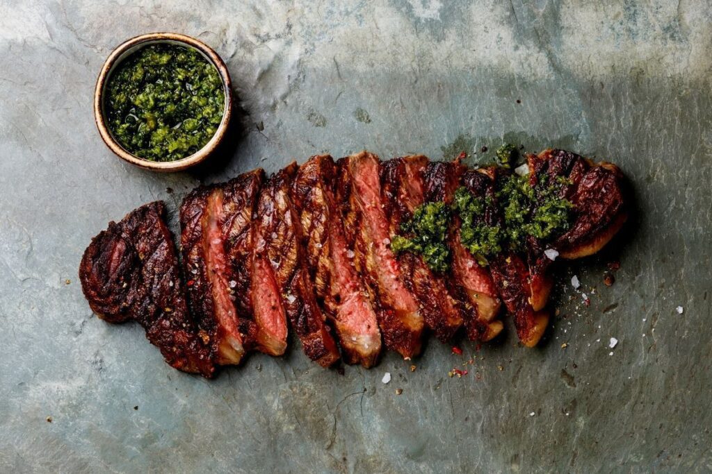 Prepare agora esta alcatra com molho de chimichurri! Seu almoço vai ficar delicioso, você vai amar!