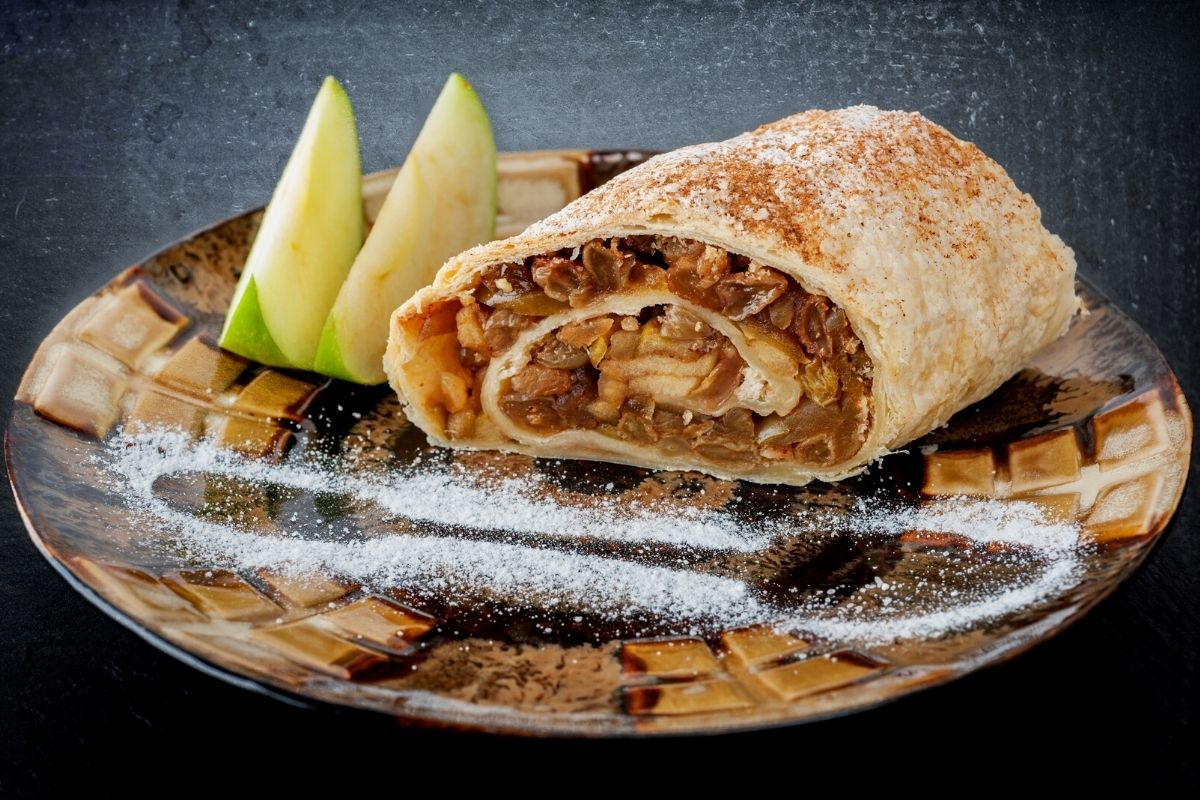 Strudel de Maçã com Canela: Sobremesa Deliciosa e Fácil!