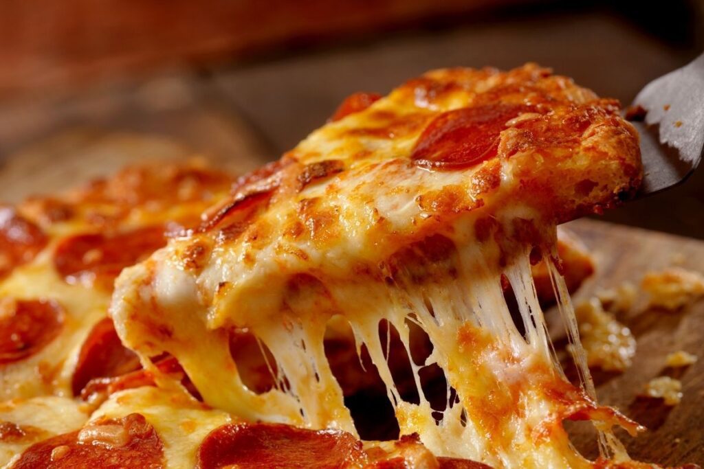 Não existe dieta que resista a uma pizza de pepperoni. Hoje pode!
