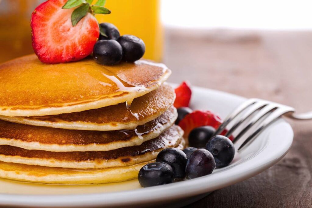 Com esta receita fácil e rápida, você pode desfrutar de panquecas fofinhas e saborosas em apenas 10 minutos.