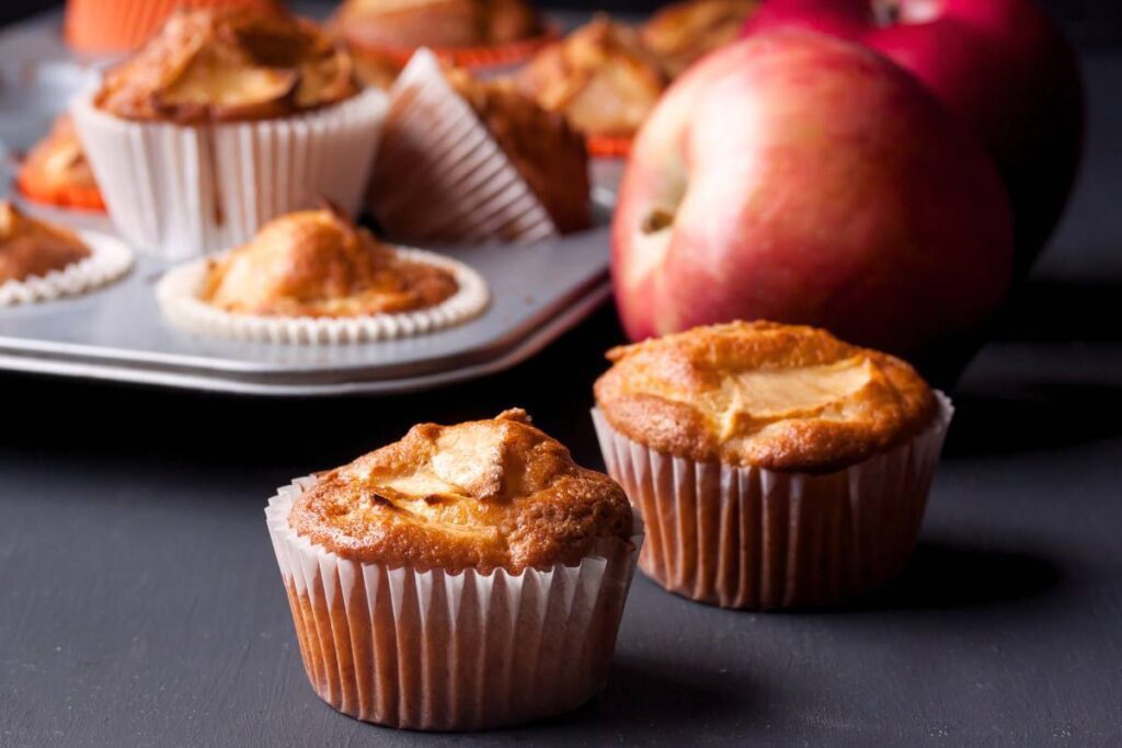 Eles são perfeitos para o café da manhã ou lanche, e combinam o sabor suave da abóbora com o doce das maçãs.