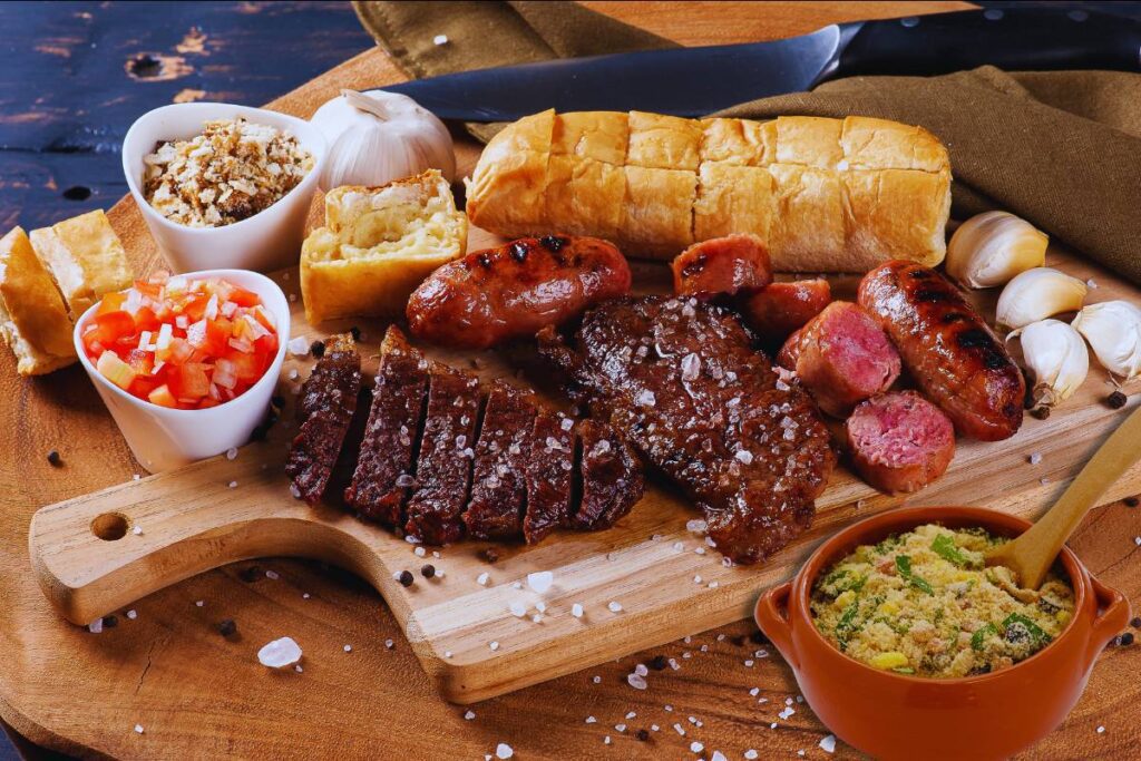 Essa receita de picanha na brasa com farofa de alho é perfeita para um churrasco com amigos e familiares.