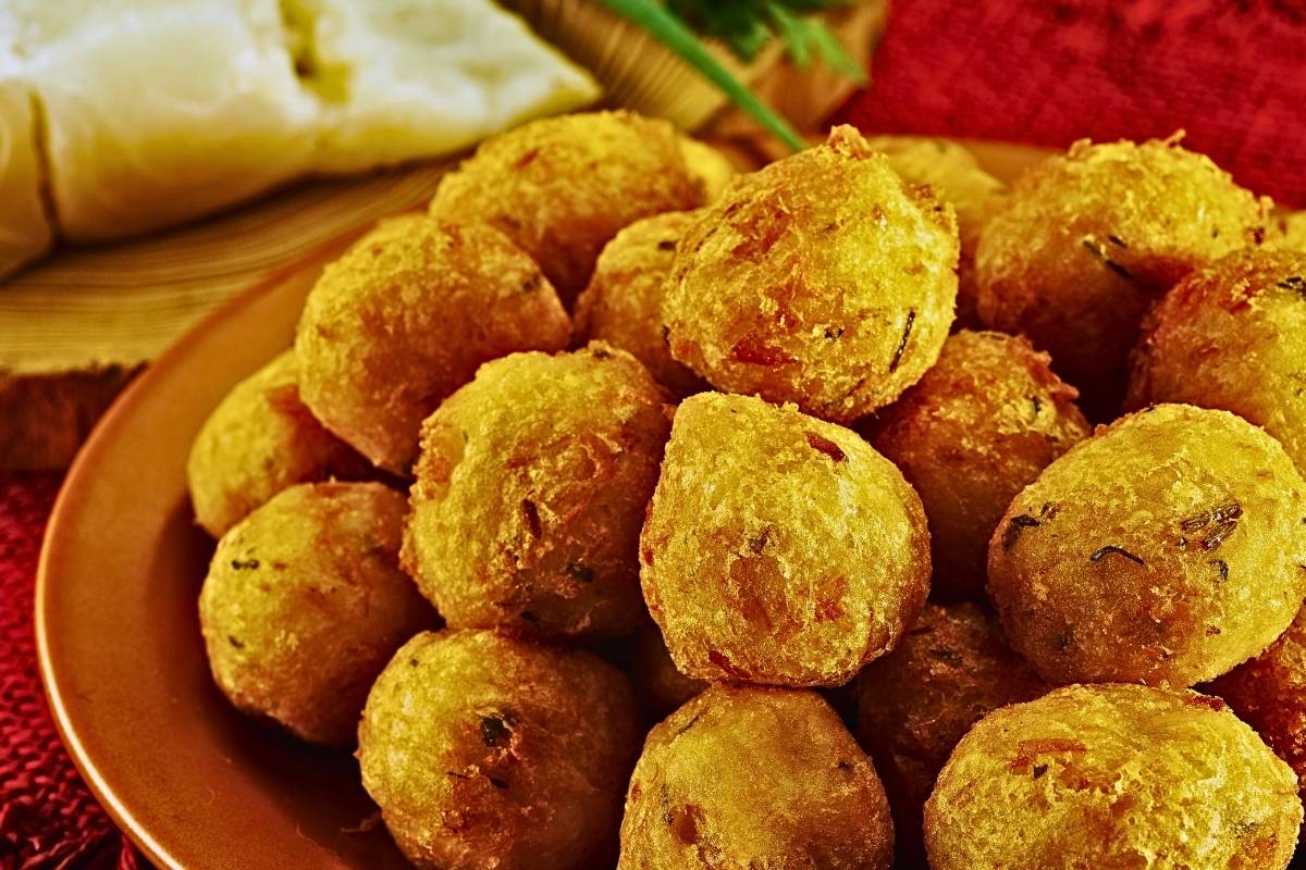 Bolinho de Mandioca com Frango no Tucupi! Confira!