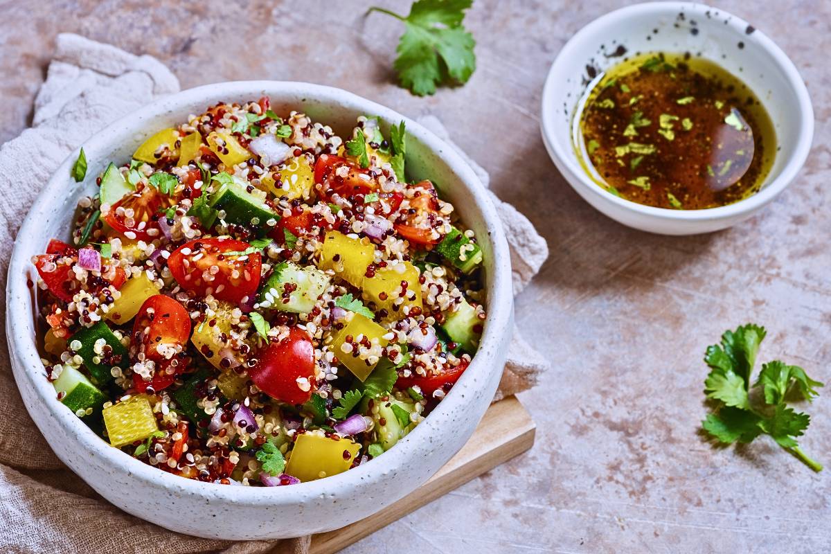 Maravilhosa! Salada de Quinoa com Frango e Manga!