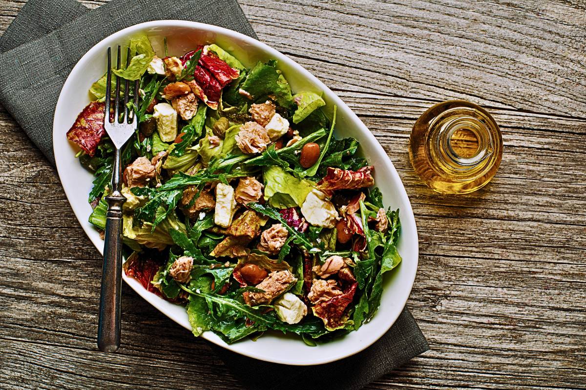 Refrescante Salada de Atum com Abacate e Tomate!