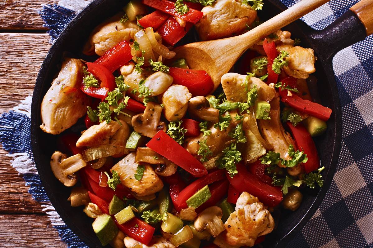 Frango com Abobrinha e Cogumelos Refogados! Saboroso!