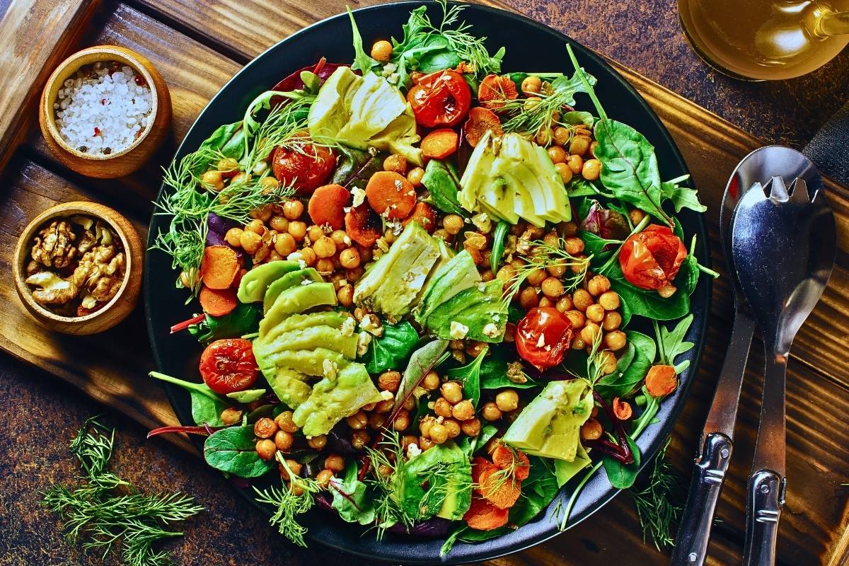 Sabores do Verão: Salada de Grão-de-Bico à Mediterrânea!