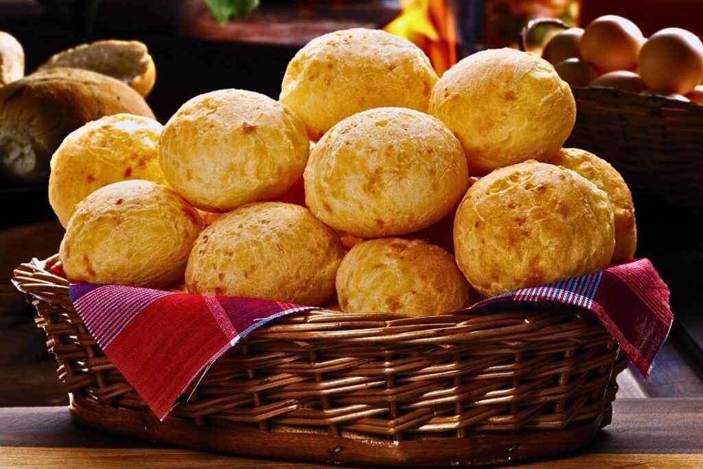 Delicioso Pão de Queijo Expresso na AirFryer é a escolha perfeita para quem deseja um petisco rápido e saboroso. Venha conferir!