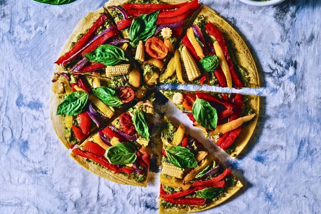 Experimente uma pizza que vai conquistar seu paladar. Esta pizza de legumes assados é deliciosa, e vai te conquistar! Prove!