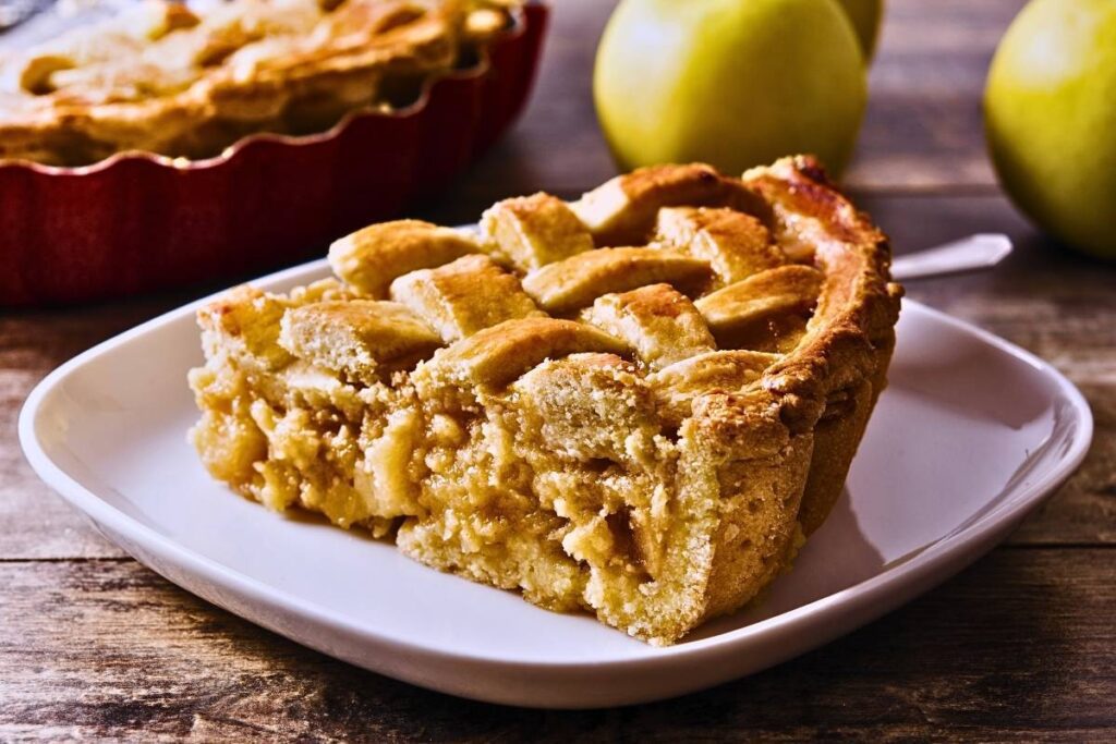 Prepare-se para uma delícia de sobremesa: a Torta de Maçã na AirFryer! Ela é leve e crocante, perfeita para qualquer ocasião.