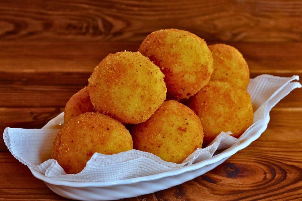 Chegue mais perto da sua próxima obsessão gastronômica! Bolinhas de Queijo Sem Glúten na AirFryer Leves e Sem Glúten: Faça Agora!