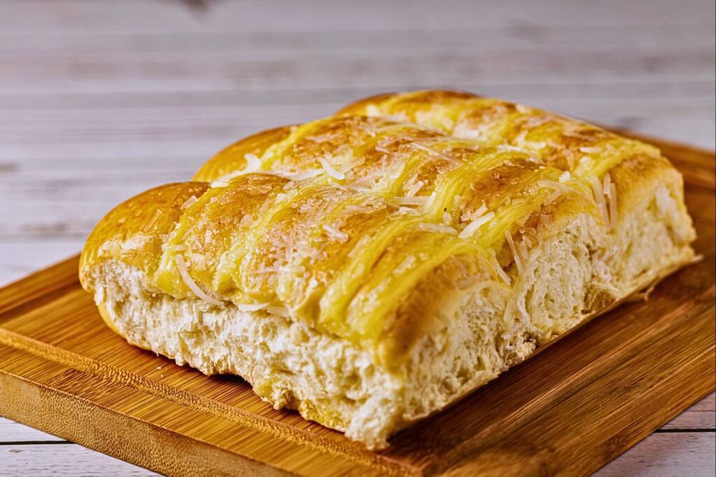 Encante seu paladar com esse Pão Doce Língua de Sogra, tão bom quanto os de padaria. Além de ser Simples, é uma explosão de sabores!