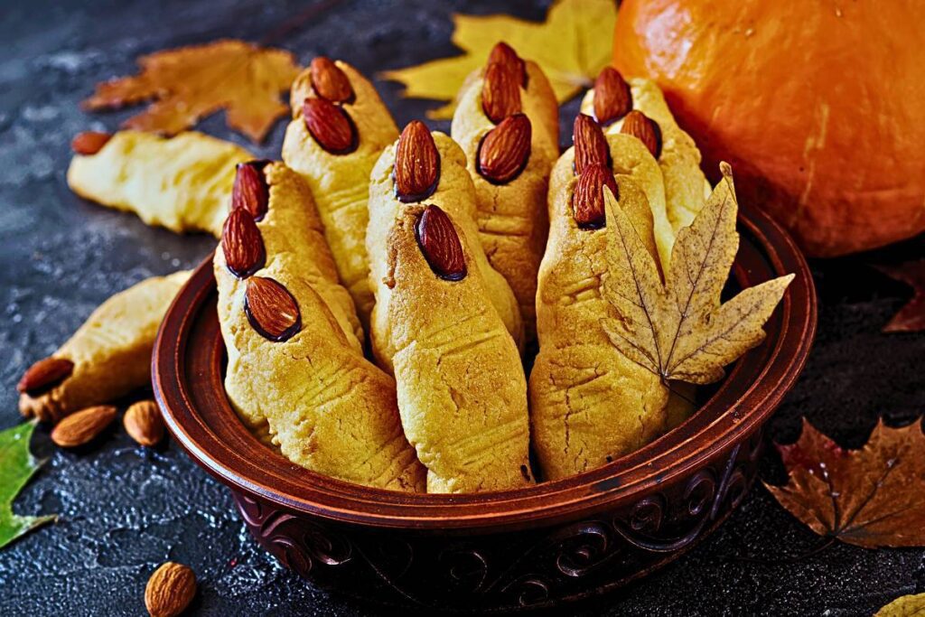 Receita de Dedos de Bruxa de Queijo com Amêndoas! Sua festa de halloween irá encantar seus convidados!