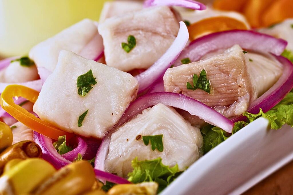 Prepare-se para saborear um prato incrivelmente refrescante e vegano. O Ceviche de Tofu é uma opção deliciosa que vai encantar seu paladar.