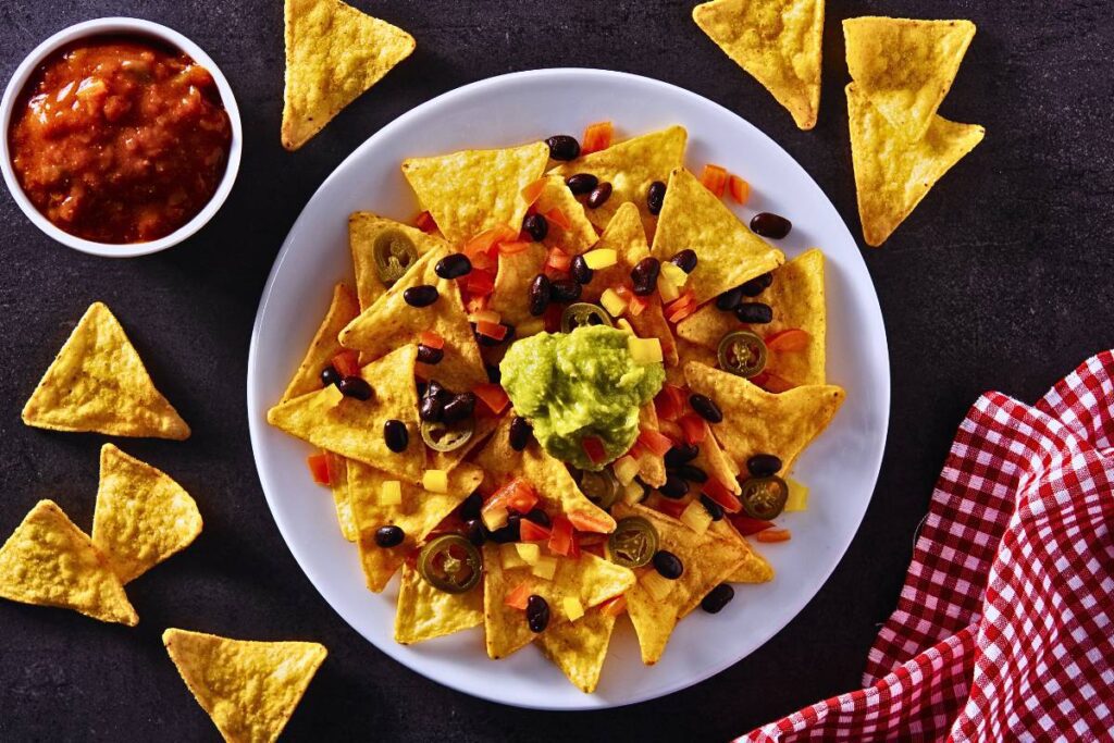 Nachos de Feijão Preto, sabor autêntico em casa! Além de serem uma delícia, os Nachos de Feijão Preto são uma escolha inteligente para a saúde.