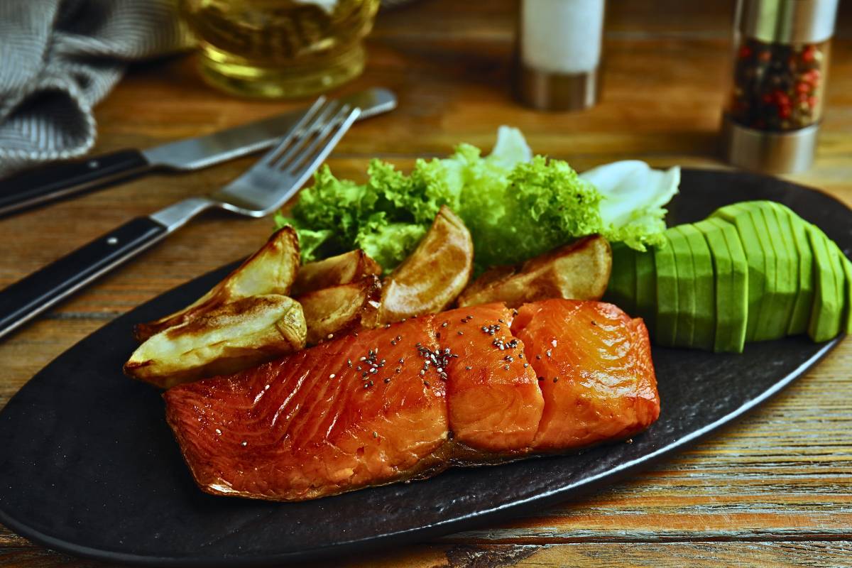 Salmão com Batata na AirFryer: Sabor Surpreendente!