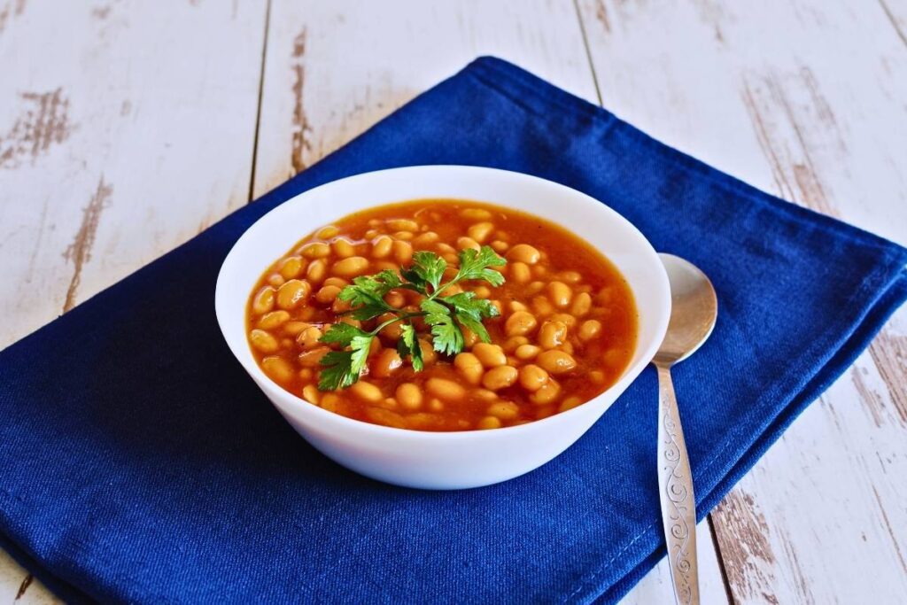 Se você está procurando uma refeição que combina simplicidade, sabor e nutrição, o Feijão Branco ao Molho de Tomate é a escolha perfeita.