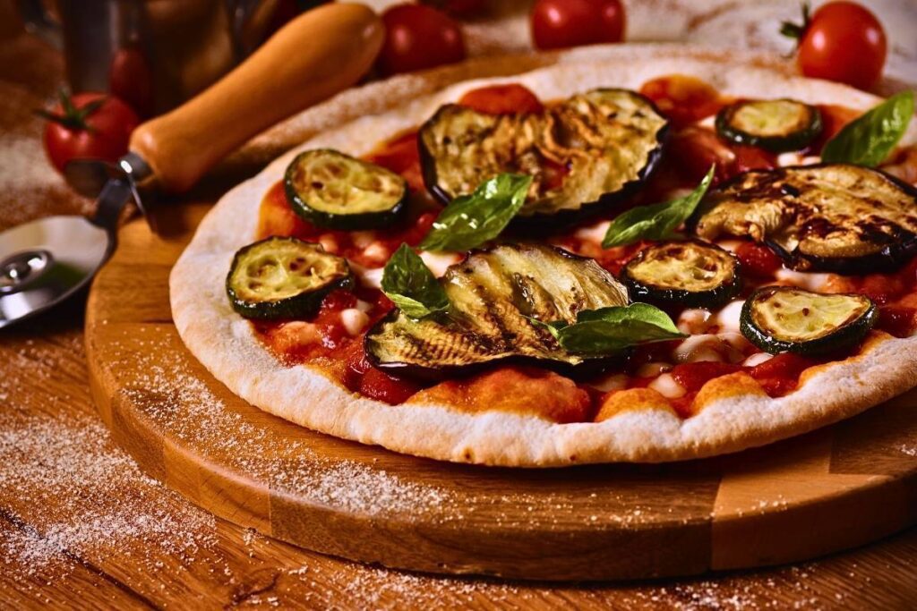 Pizza de Legumes Grelhados: Uma Explosão de Sabores! Opção perfeita para quem busca uma refeição saudável e saborosa. Você não vai resistir a essa explosão de sabores!