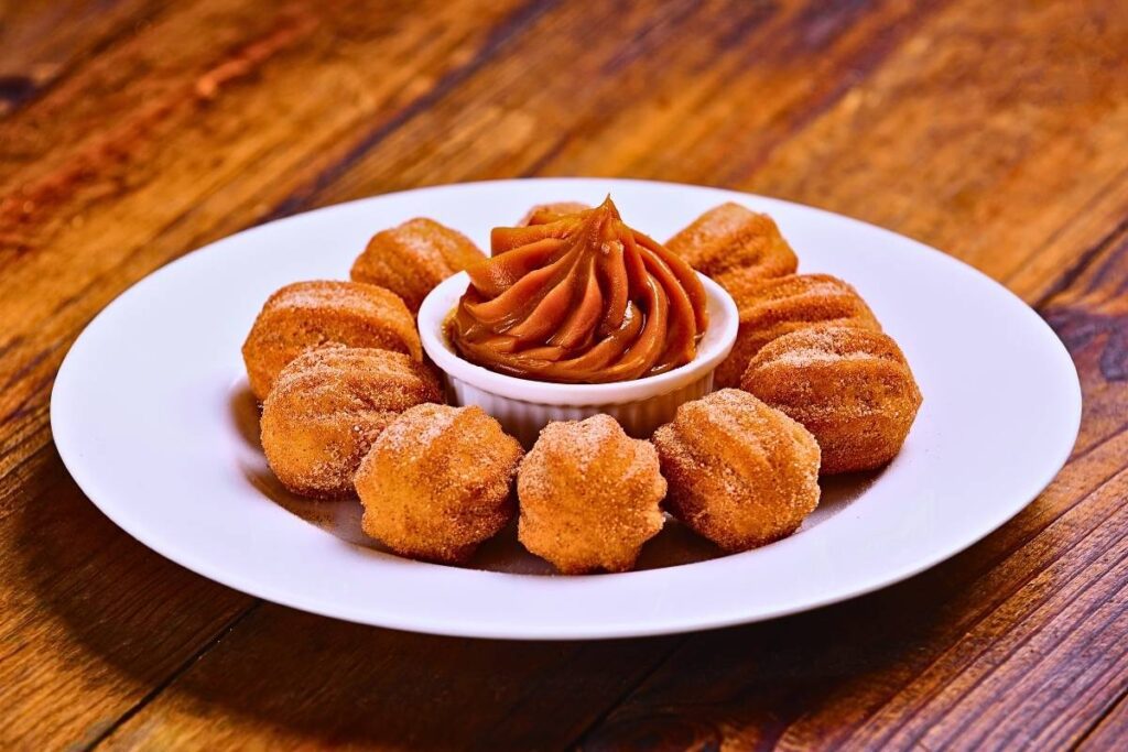 Hoje, vamos preparar uma sobremesa clássica reinventada - Mini Churros na AirFryer! Perfeitos para qualquer ocasião, Venha conferir!