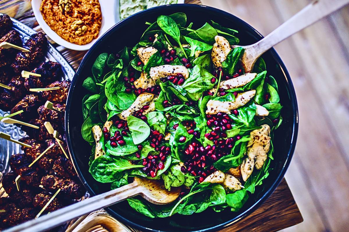 Celebre com Estilo: Salada de Natal com Nozes e Romã!