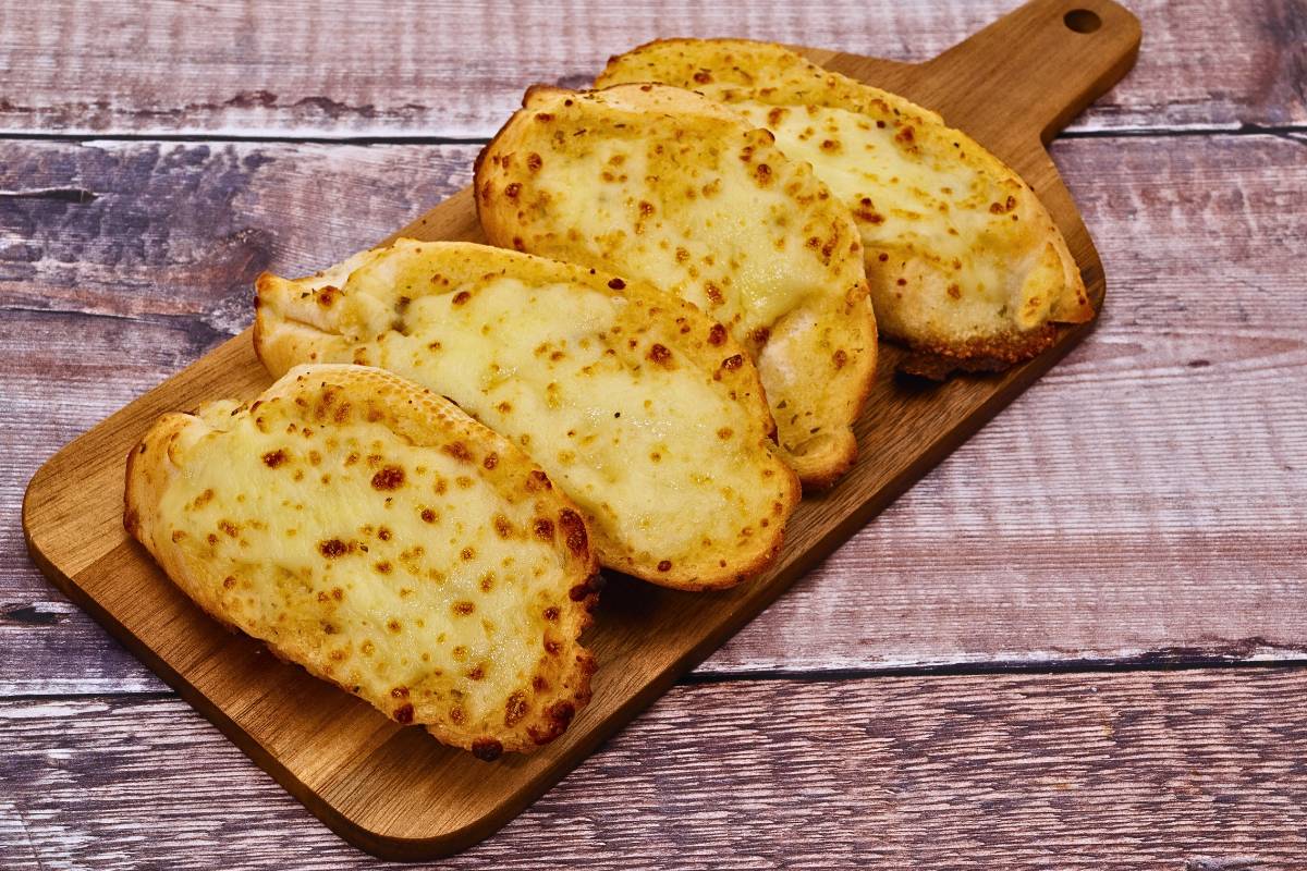 Delícia Dourada: Pão de Alho com Parmesão Irresistível!