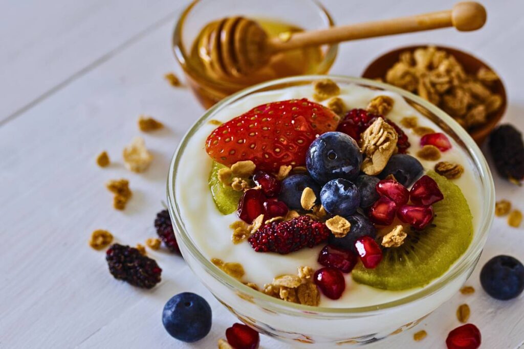 Desperte Seus Sentidos com a Exótica Salada de Frutas com Iogurte e Mel! Você vai adorar!