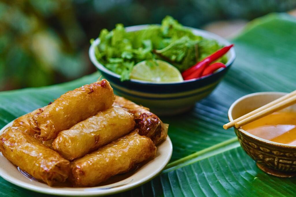 Esses Rolinhos de Primavera Vegano com Molho de Amendoim, são deliciosos e uma ótima opção para seu próximo lanche ou refeição.