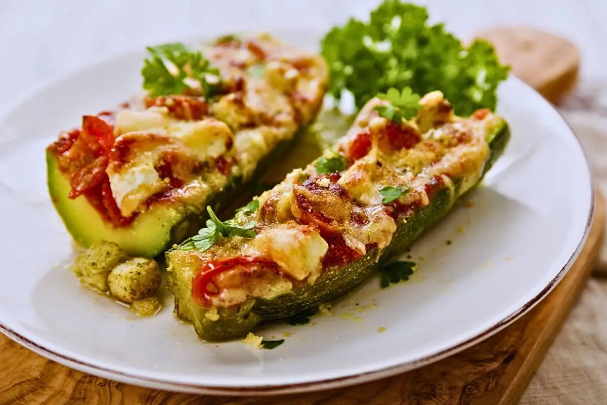 Abobrinha Recheada com Vegetais e Queijo! Delicie-se!