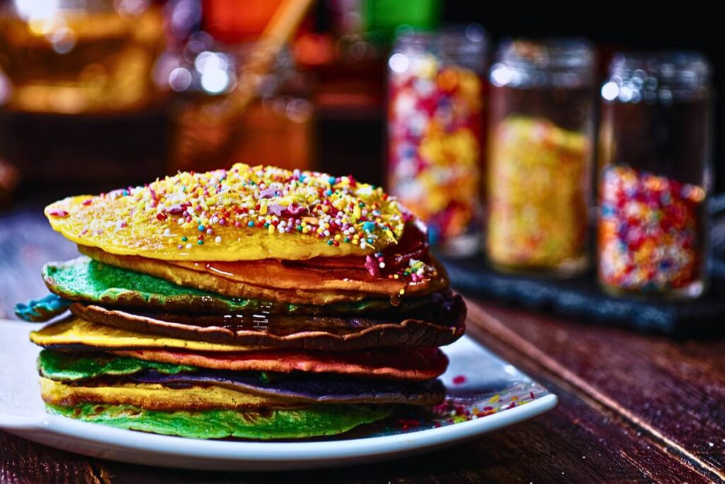 Desfrute de um Café da Manhã Encantador com Panquecas de Arco-Íris! Inove!