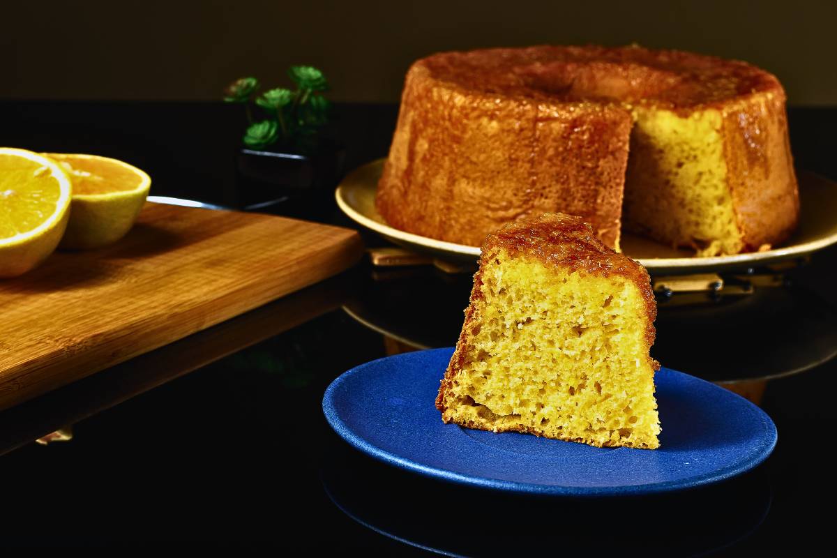 Explosão de Sabores: Bolo de Cenoura com Calda de Laranja!