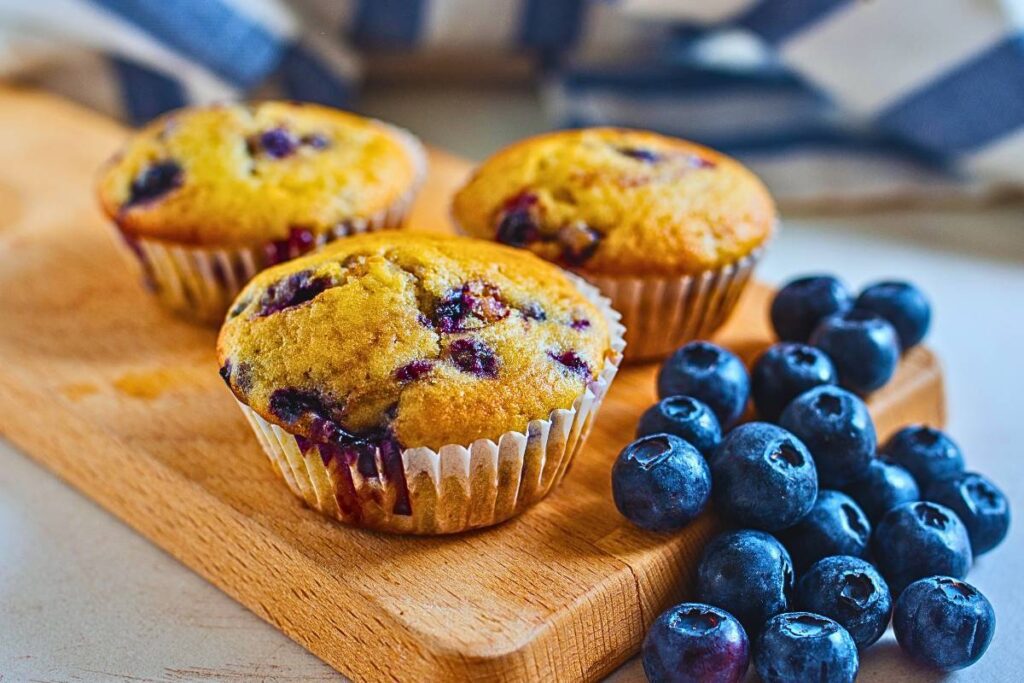 Delicie-se com os Muffins de Mirtilo e Amêndoas: Uma Combinação Perfeita para Momentos Especiais!