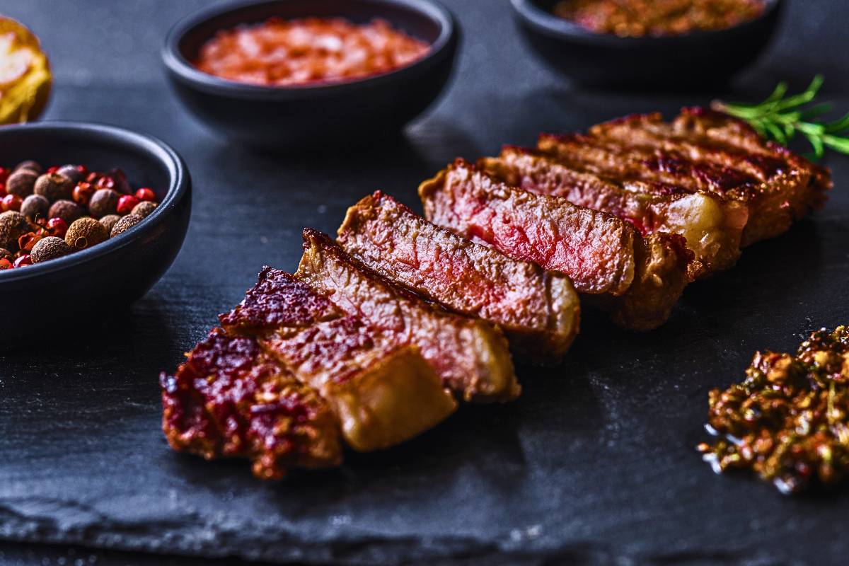 Bife de Tira na Chapa: O Segredo para um Jantar Inesquecível!