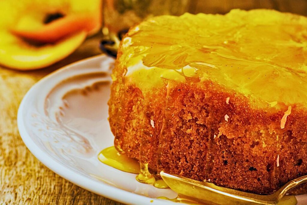 Desperte Seus Sentidos com o Bolo de Laranja com Calda de Mel: Uma Combinação Perfeita de Doçura e Frescor!