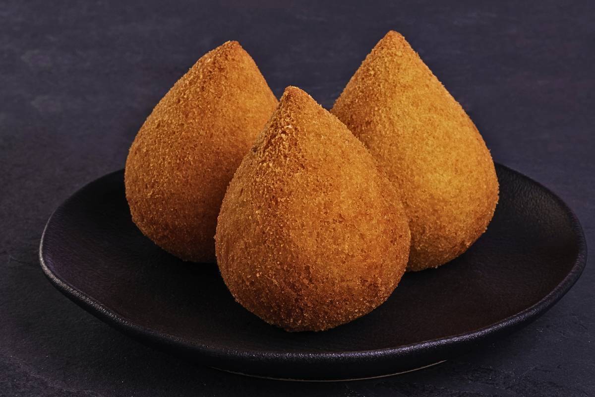 Sabor Caseiro Inigualável com Coxinhas de Frango Simples!