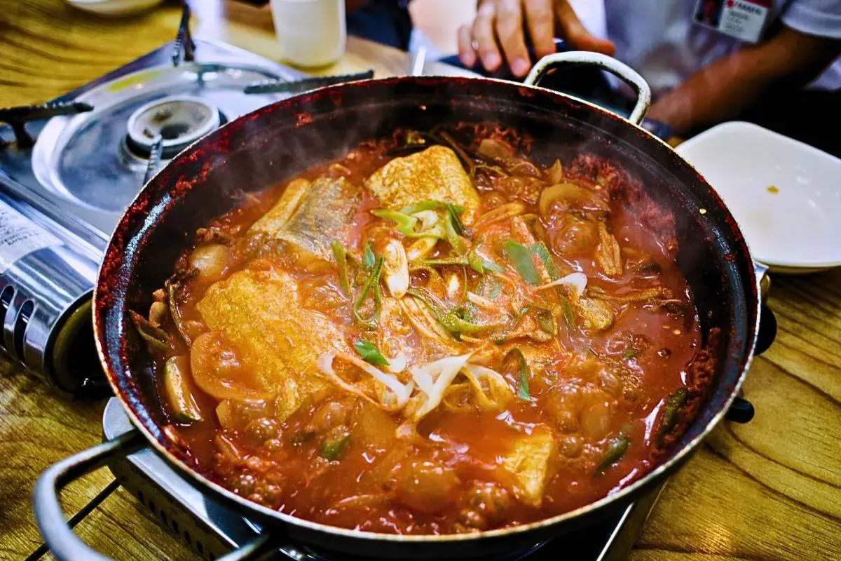 Delícias do Mar: Moqueca Baiana de Peixe em Sua Mesa!