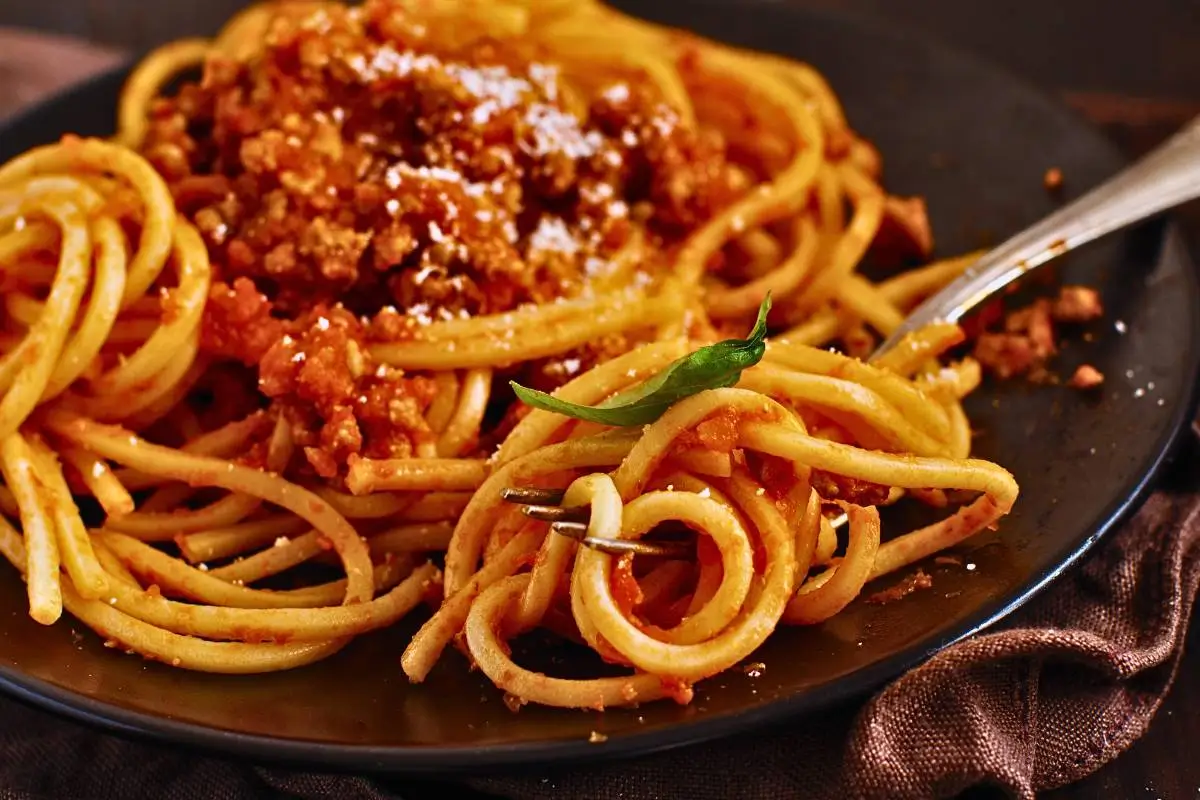 A Perfeita Espaguete à Bolonhesa: Sabor e Tradição em um Prato!