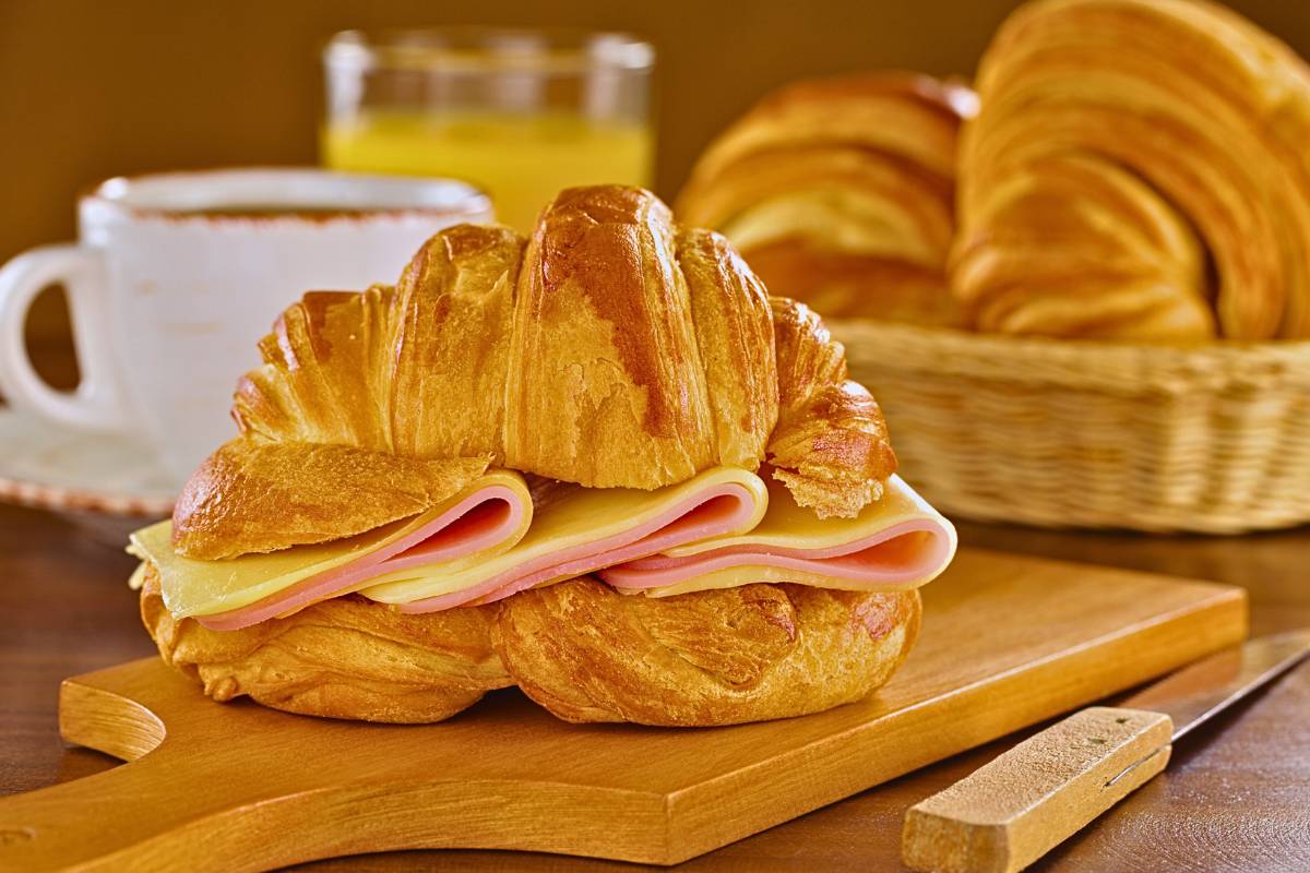 Sabor e Crocância: Croissant de Presunto e Queijo, Incrível!