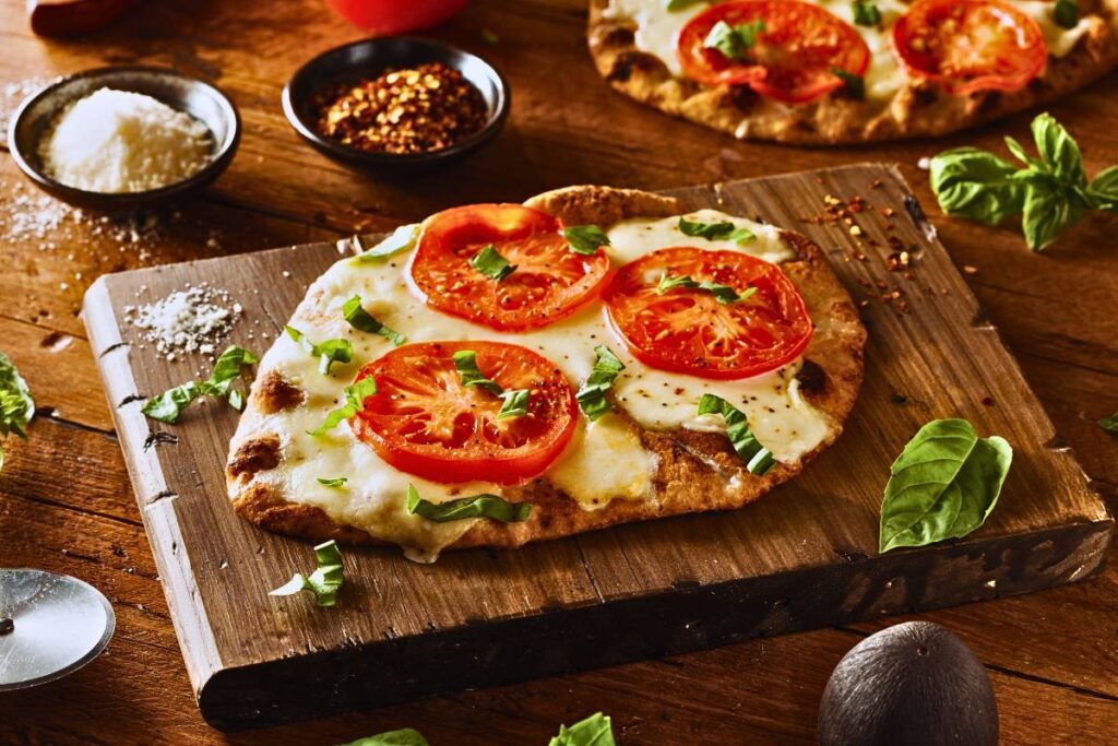 Desperte o Chef que Há em Você com a Pizza de Pão Sírio: Uma Explosão de Sabores em Minutos!