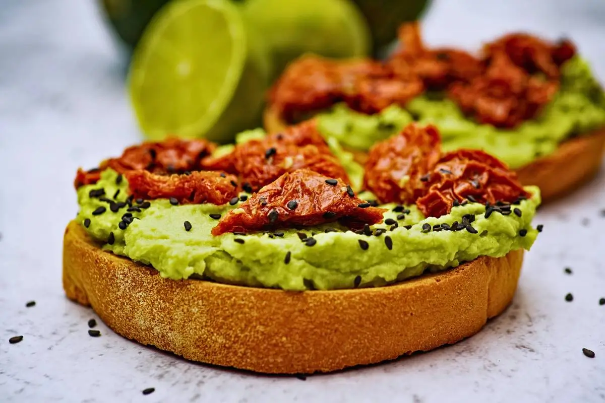 Novidade no Cardápio: Sanduíche Natural de Guacamole, uma Escolha Leve!