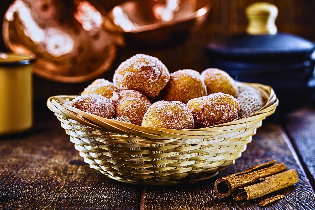 Delícias da Vovó: Bolinho de Chuva com Açúcar e Canela!