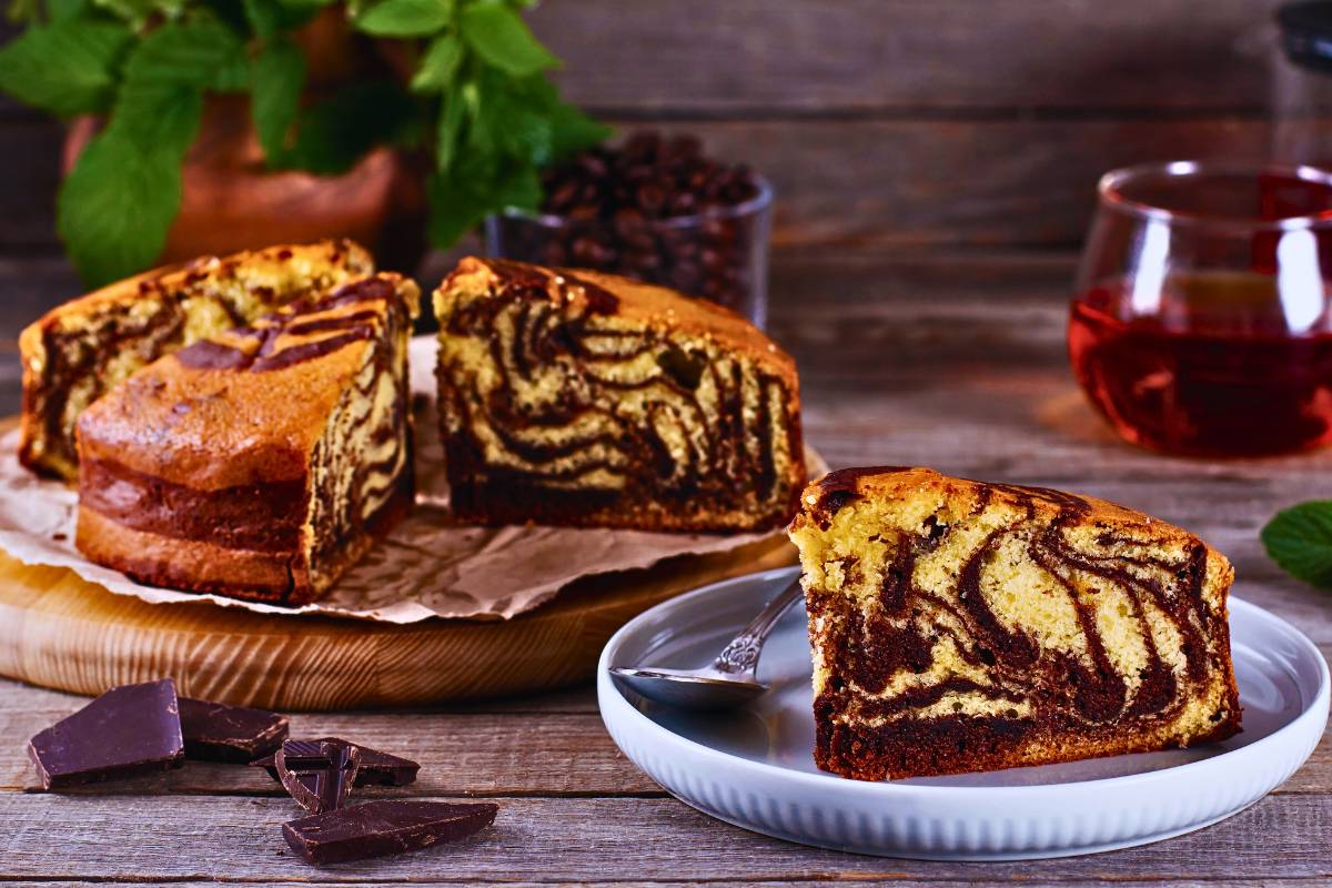 Delicie-se com o Contraste: Bolo Zebra de Chocolate e Baunilha!