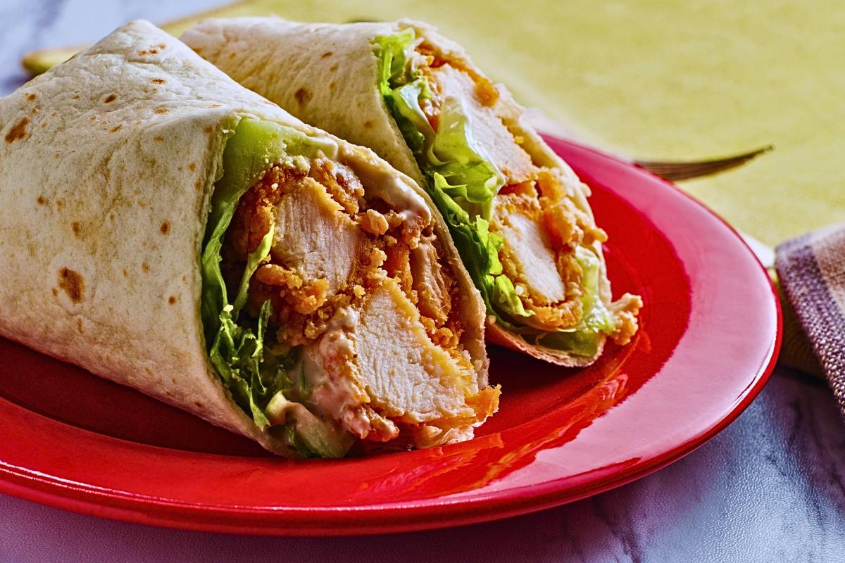 Surpreenda-se com o Wrap de Alface e Frango Caesar Express!