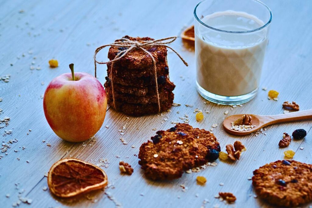 Desperte Seus Sentidos com Biscoitos de Aveia com Passas e Nozes: Um Lanche Saboroso e Nutritivo!