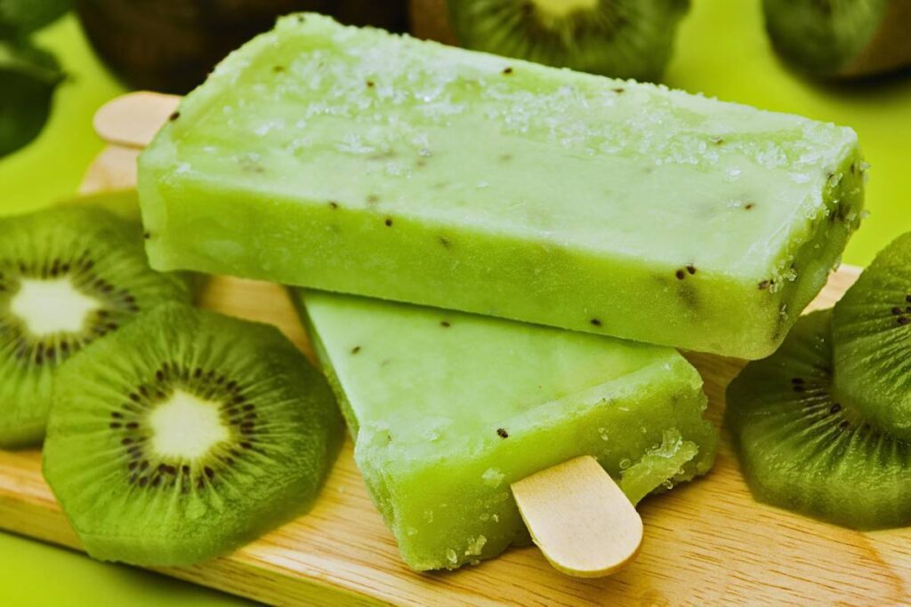 Descubra o Frescor Tropical: Paleta Mexicana de Kiwi e Mel, Uma Explosão de Sabores!