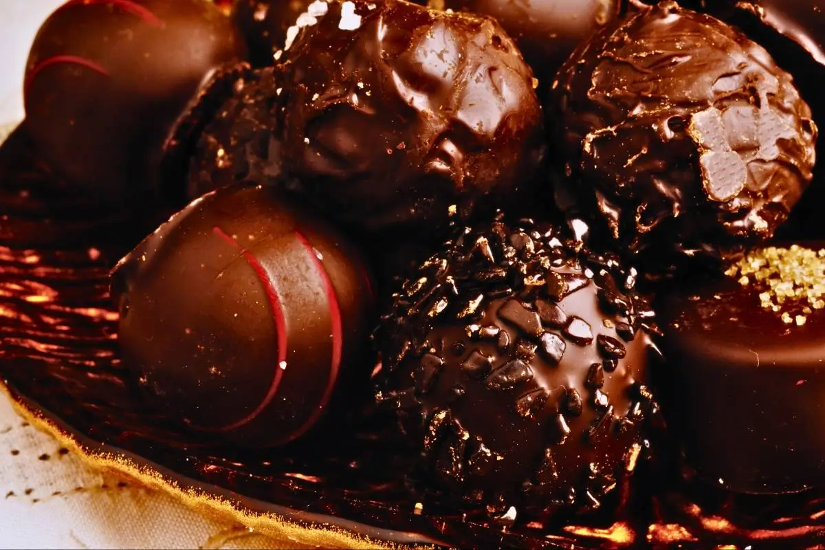 Sedução em Cada Mordida: Bombons de Chocolate ao Leite com Creme de Avelã!