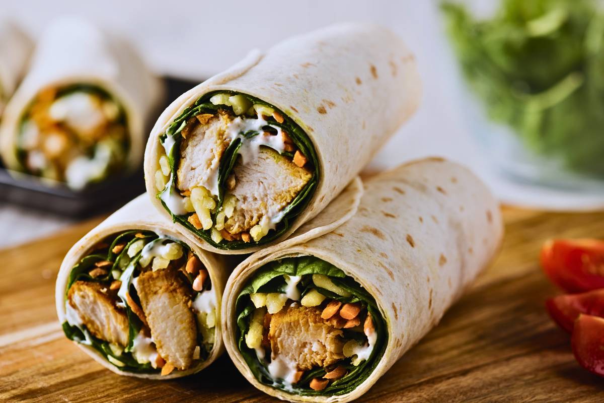 Delícia Rápida: Wraps de Frango com Molho Tzatziki Irresistíveis!